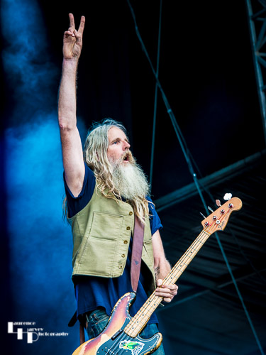 Reef: Jack Bessant on bass
