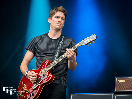 Reef: Jesse Wood on guitar