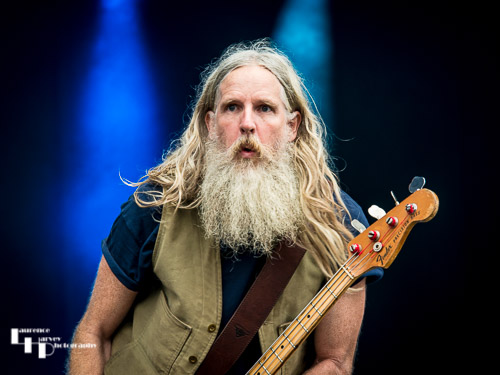 Reef: Jack Bessant on bass