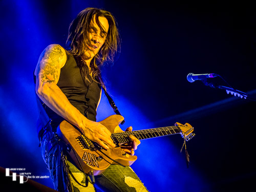 Extreme: Nuno Bettencourt on guitar