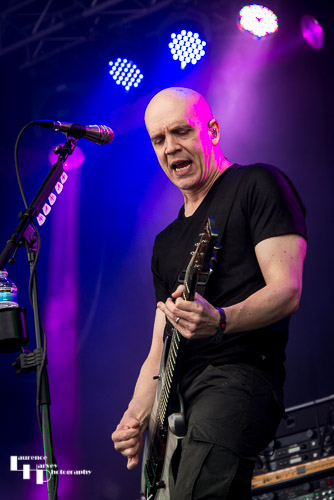 The Devin Townsend Project: Devin Townsend on vocals & guitar