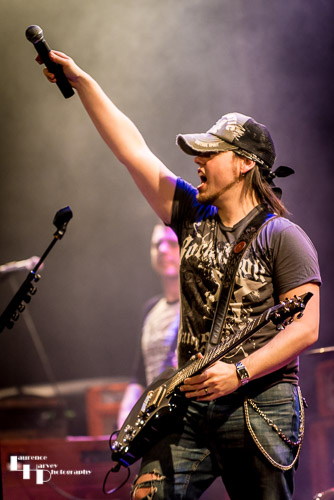 Rich Moss on vocals & backing guitar