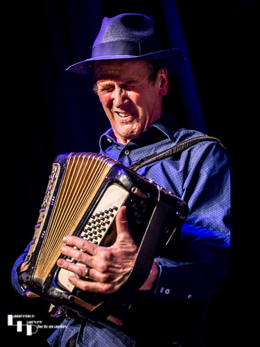 Charlie Hart on vocals & accordion
