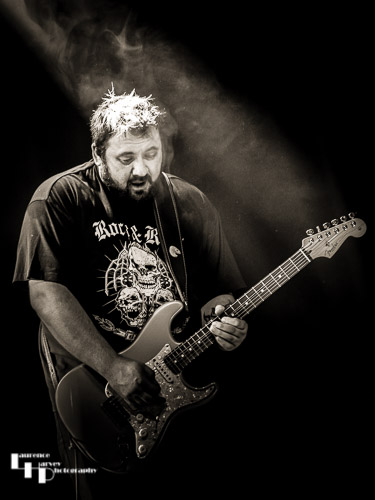 Alan Nimmo on guitar