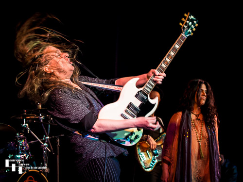 Innes Sibun on guitar