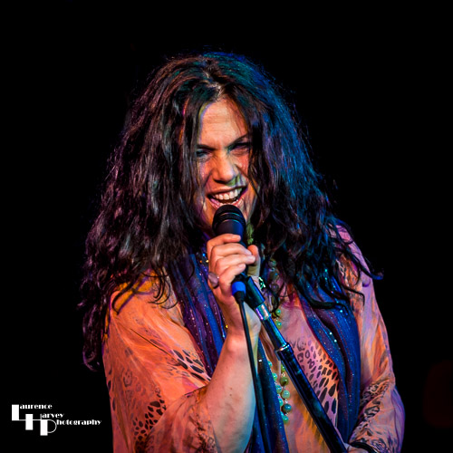 Sari Schorr on vocals