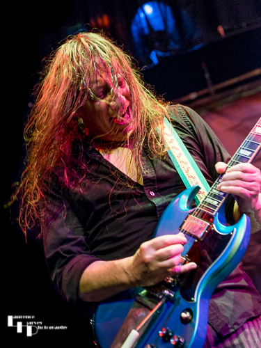 Innes Sibun on guitar
