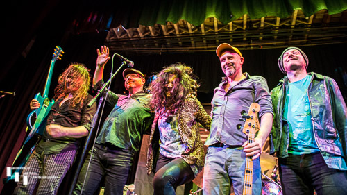 Sari Schorr & The Engine Room taking their final bows at Harpenden Public Halls