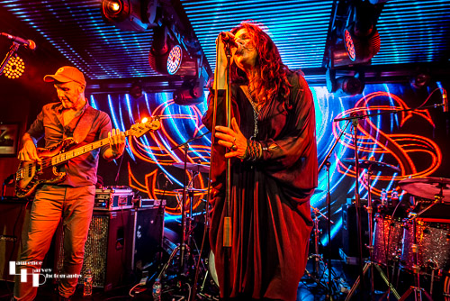 Sari Schorr on vocals & Kevin Jeffries on bass