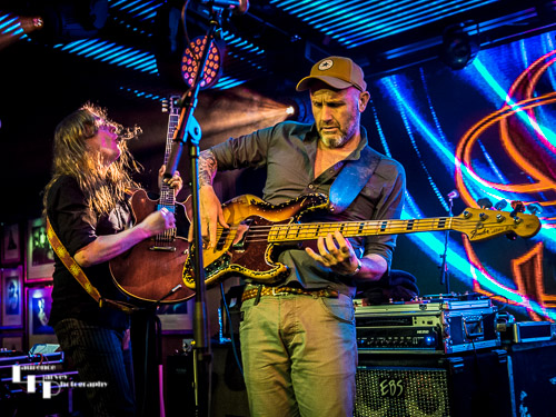 Innes Sibun on guitar & Kevin Jeffries on bass