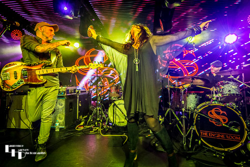 Sari Schorr & The Engine Room on stage at Under The Bridge