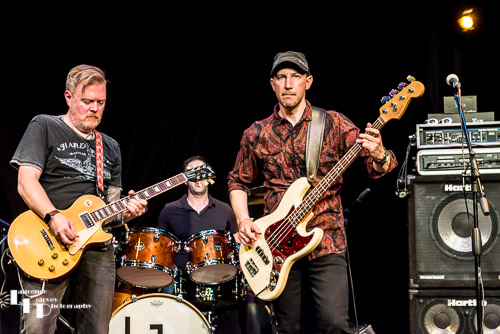 Graham Fieldhouse on vocals & bass, Jamie Peters on guitar