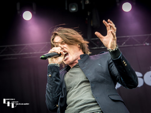 Toseland: James Toseland on vocals