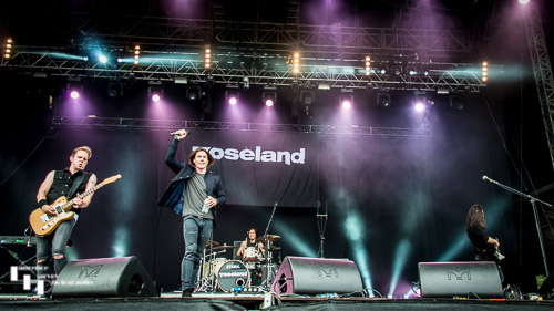 Toseland on stage at Ramblin' Man Fair