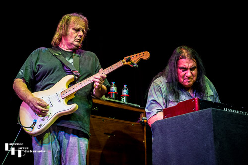 Walter Trout on vocals & guitar, Sammy Avila on keys