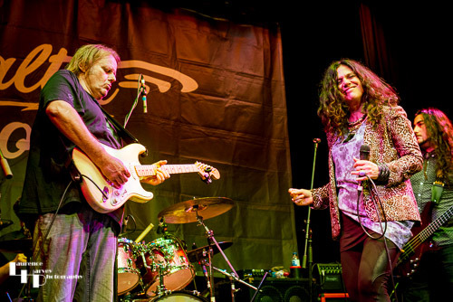 Walter Trout & guest, Sari Schorr on stage
