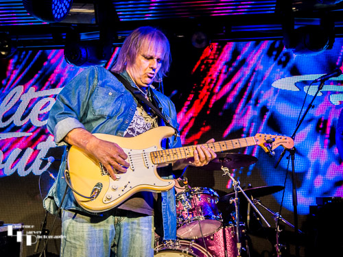 Walter Trout on vocals & guitar