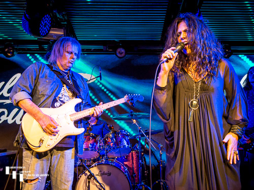 Walter Trout on guitar & Sari Schorr on vocals