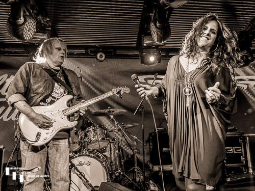 Walter Trout on guitar & Sari Schorr on vocals