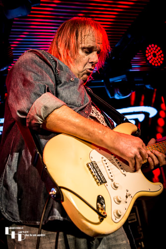 Walter Trout on vocals & guitar