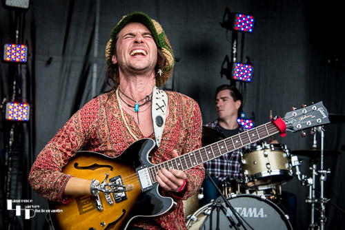 Xander & The Peace Pirates: Keith Xander on vocals & guitar