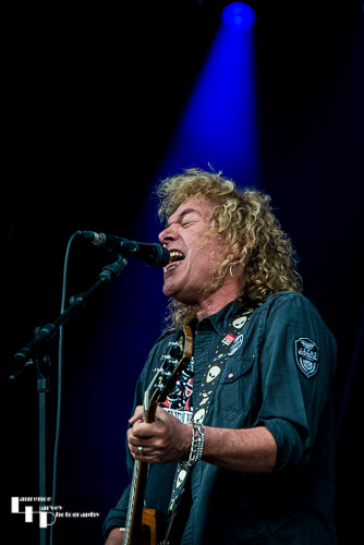 Y&T: Dave Meniketti on vocals & guitar