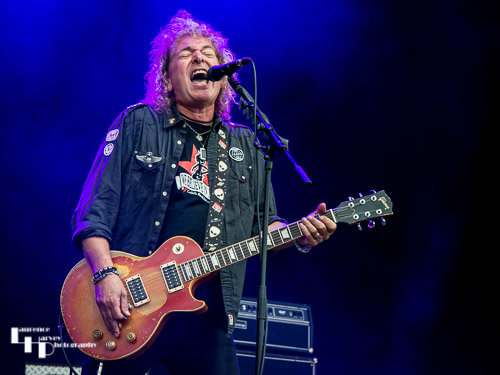 Y&T: Dave Meniketti on vocals & guitar