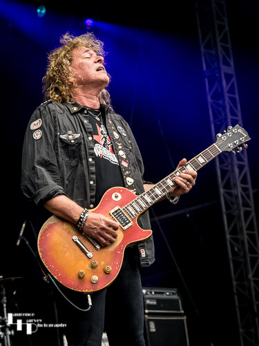 Y&T: Dave Meniketti on vocals & guitar