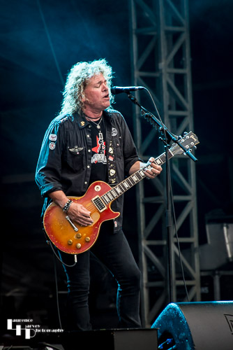 Y&T: Dave Meniketti on vocals & guitar