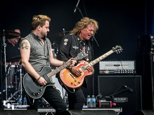 Y&T: Dave Meniketti on vocals & guitar
