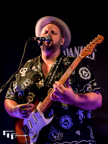 Big Boy Bloater on guitar & vocals