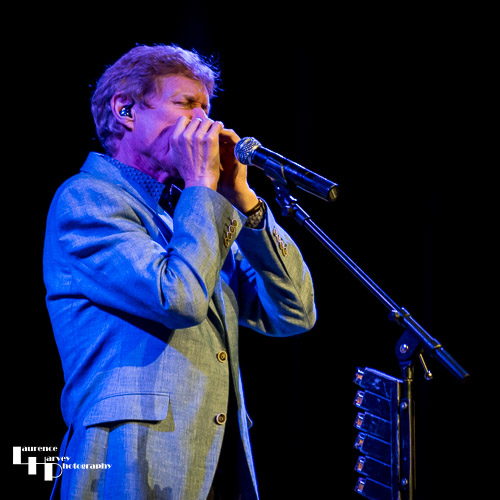 Paul Jones on harmonica & vocals