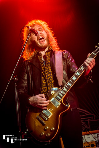 Tom Leighton on vocals & guitar