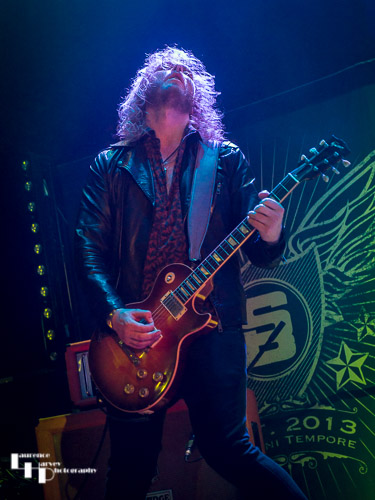 Tom Leighton on vocals & guitar