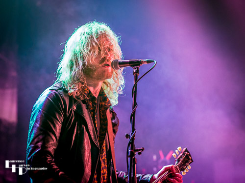 Tom Leighton on vocals & guitar