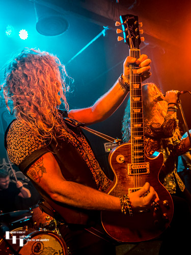 Daniel 'Seeks' Seekings on rhythm guitar