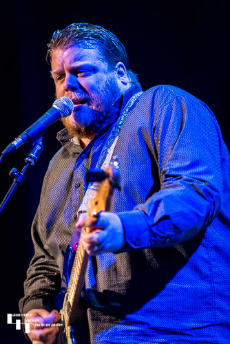 Danny Bryant on guitar & vocals