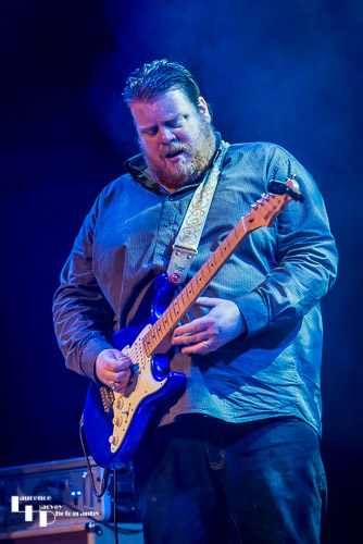 Danny Bryant on guitar & vocals