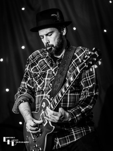 Iago Banet on guitar