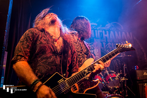 Simon Golaz on rhythm guitar