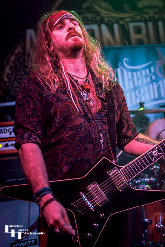 Simon Golaz on rhythm guitar