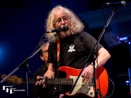 Dave Thomas on guitar & vocals
