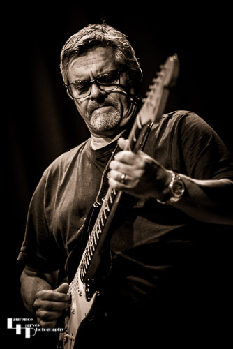 Hugh Gregory on guitar