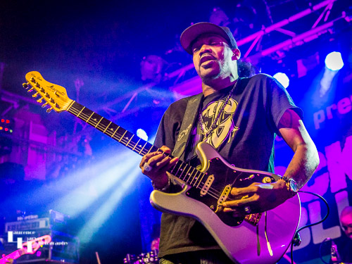 Eric Gales on vocals & guitar