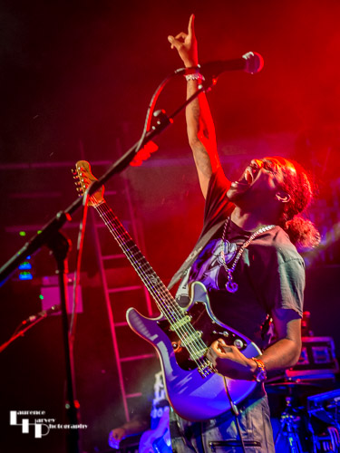 Eric Gales on vocals & guitar