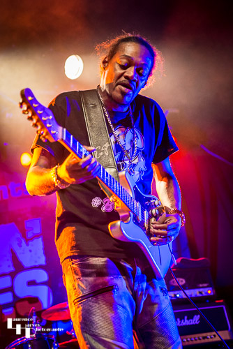 Eric Gales on vocals & guitar
