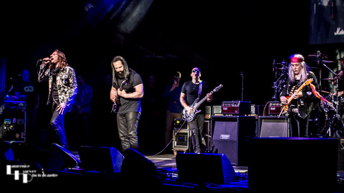 Joe Satriani, John Petrucci & Uli Jon Roth jamming with Nicklas Turmann on vocals