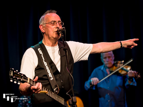 Gary Fletcher on vocals & guitar