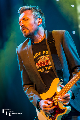 Ian Parker on vocals & guitar