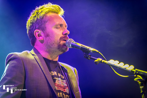Ian Parker on vocals & guitar